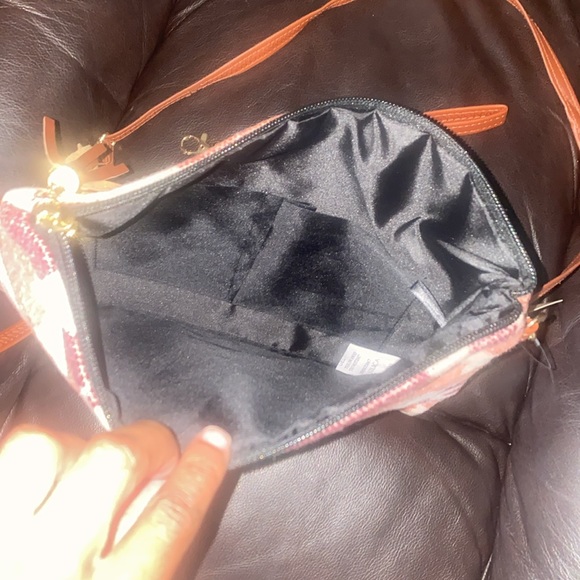 10.5 x 8.5 beautiful aztec patterned cross body/wristlet! - Picture 6 of 7